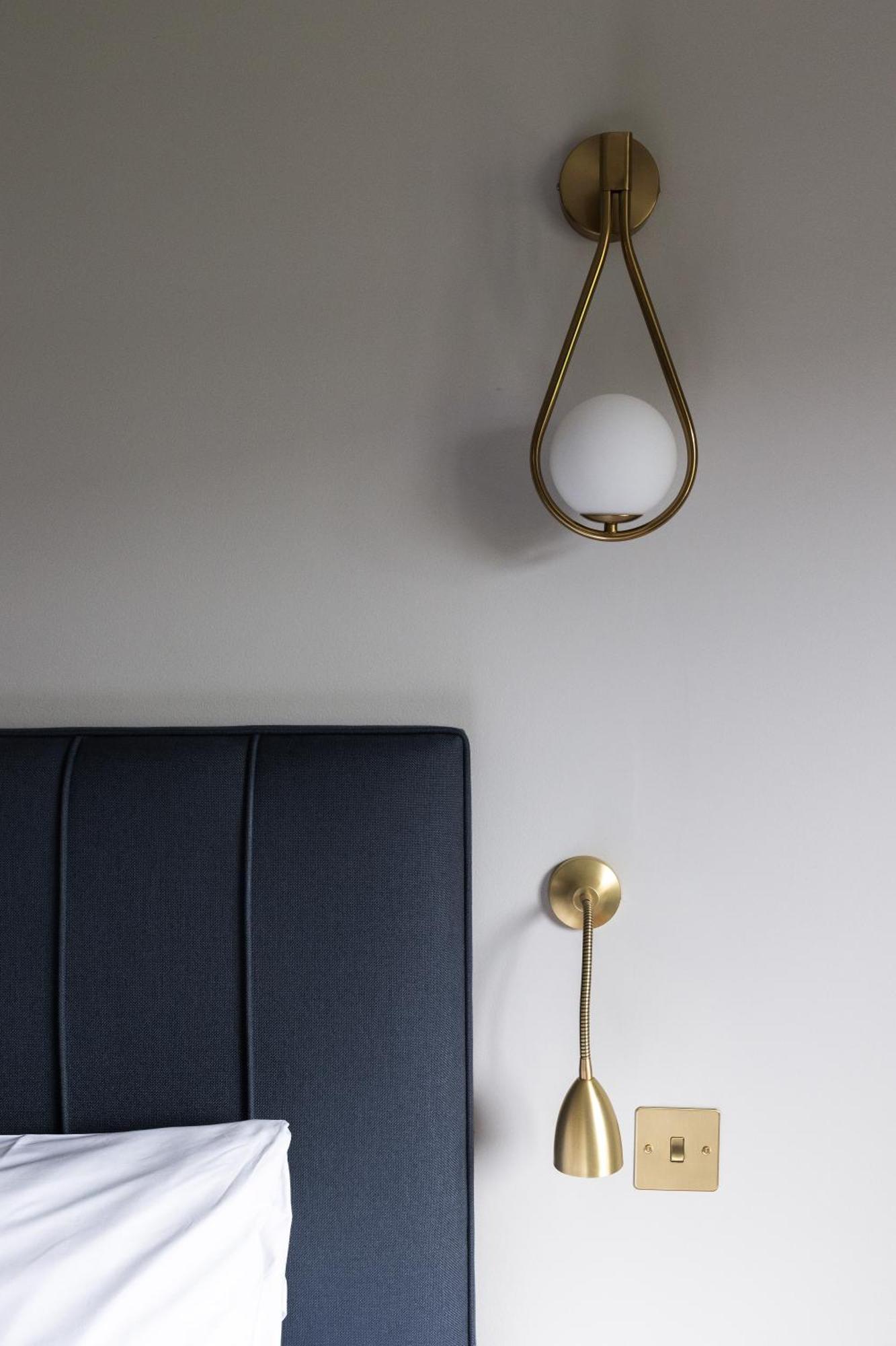 Stirrups Hotel Бракнел Екстериор снимка