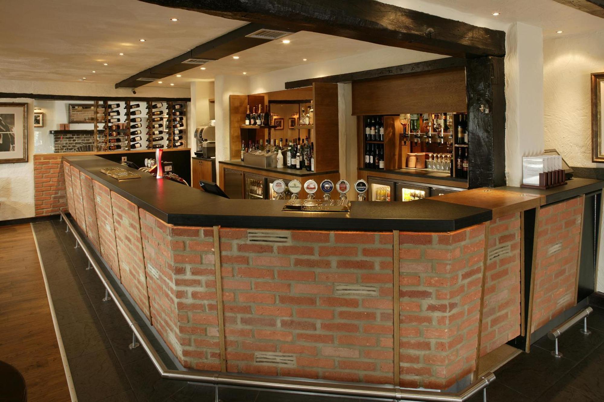 Stirrups Hotel Бракнел Екстериор снимка