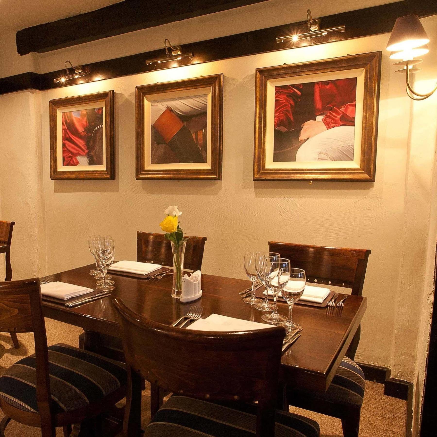 Stirrups Hotel Бракнел Екстериор снимка